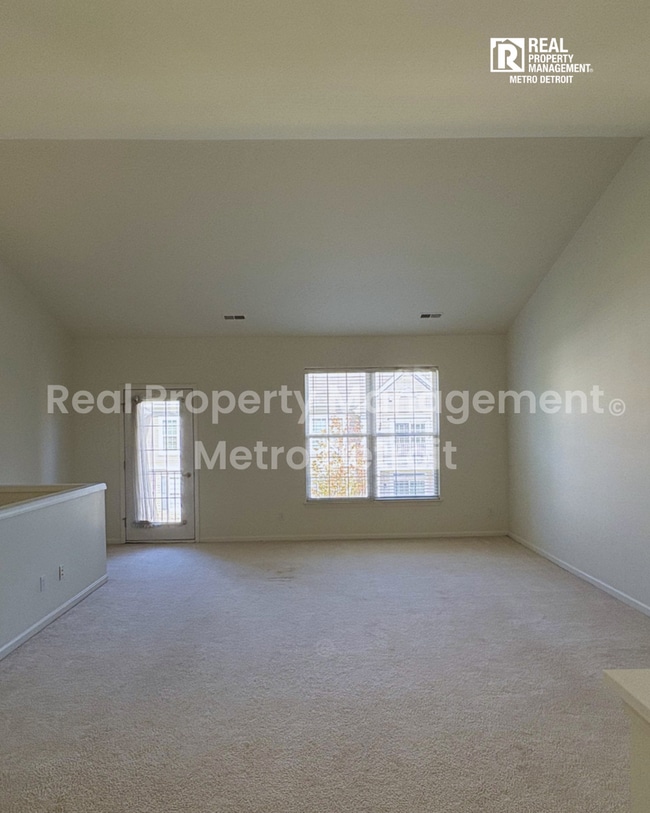 Building Photo - CONVENIENT CONDO RETREAT