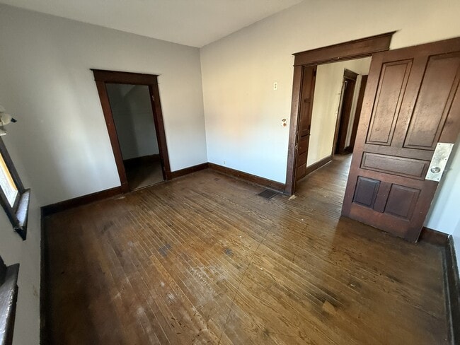 Building Photo - 630 E Gum St