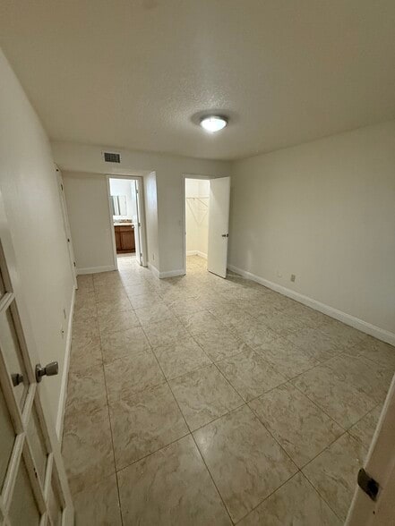 Building Photo - 5785 Gatlin Ave