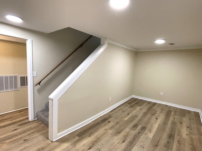 Building Photo - 501 E University Ave