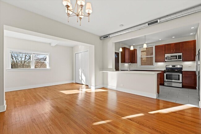 Building Photo - 4912 N Washtenaw Ave