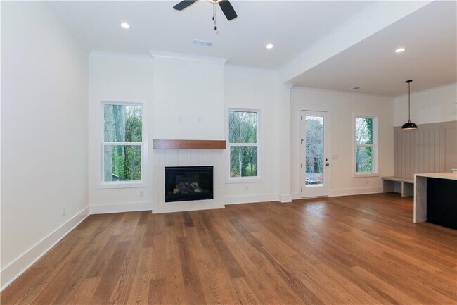 Building Photo - 3374 Lee Dr