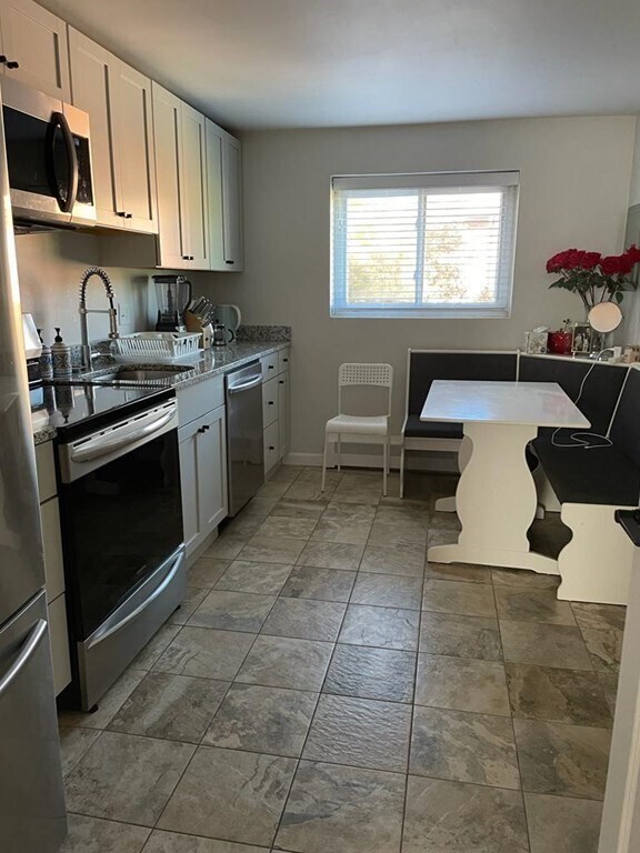 Building Photo - 34 Bryon Rd