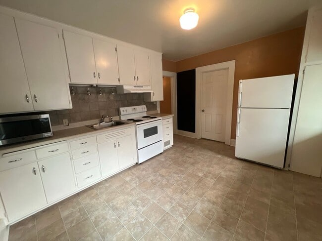 Building Photo - 1908al