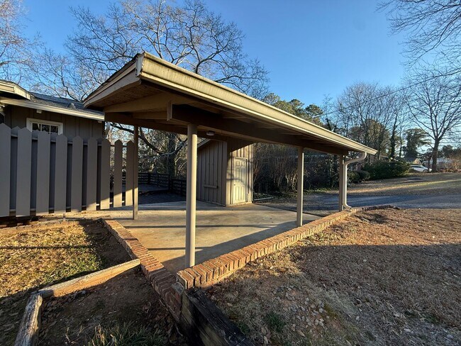 Building Photo - 2 Bedrooms, 2 Bathrooms - Home in Maplewood!