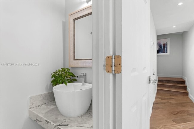 Building Photo - 927 Euclid Ave