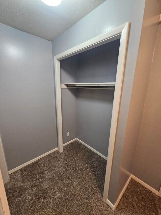 Building Photo - Spacious 3-Bedroom, 2-Bath South Euclid Home!