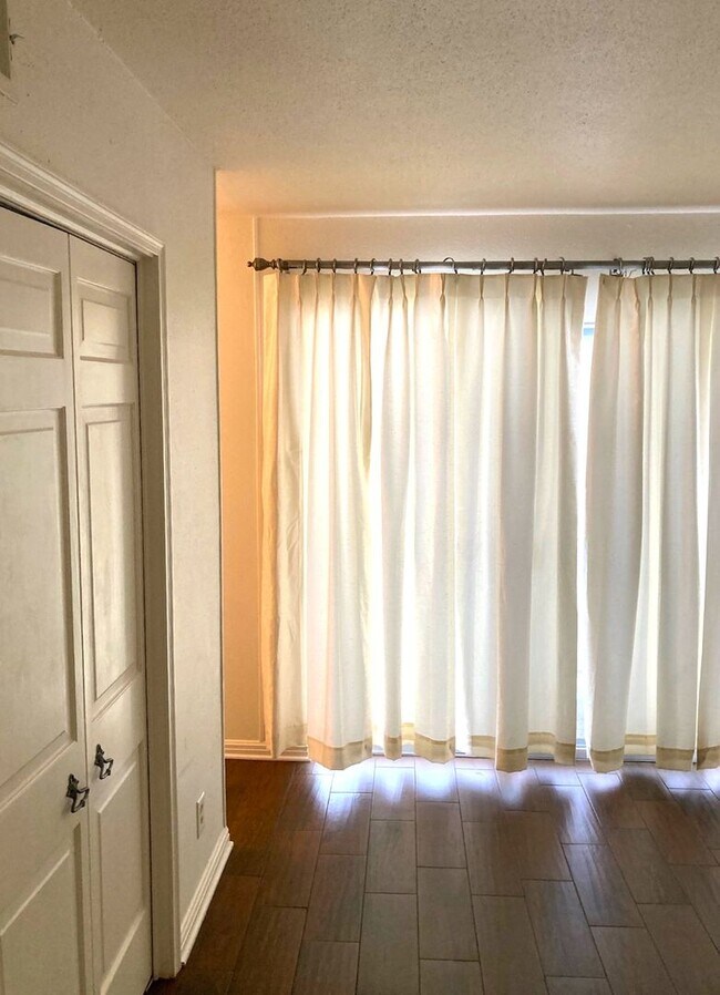 Building Photo - Maintenance free living in this updated condo