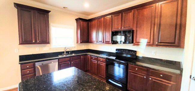 Building Photo - 2 Dansford Ln