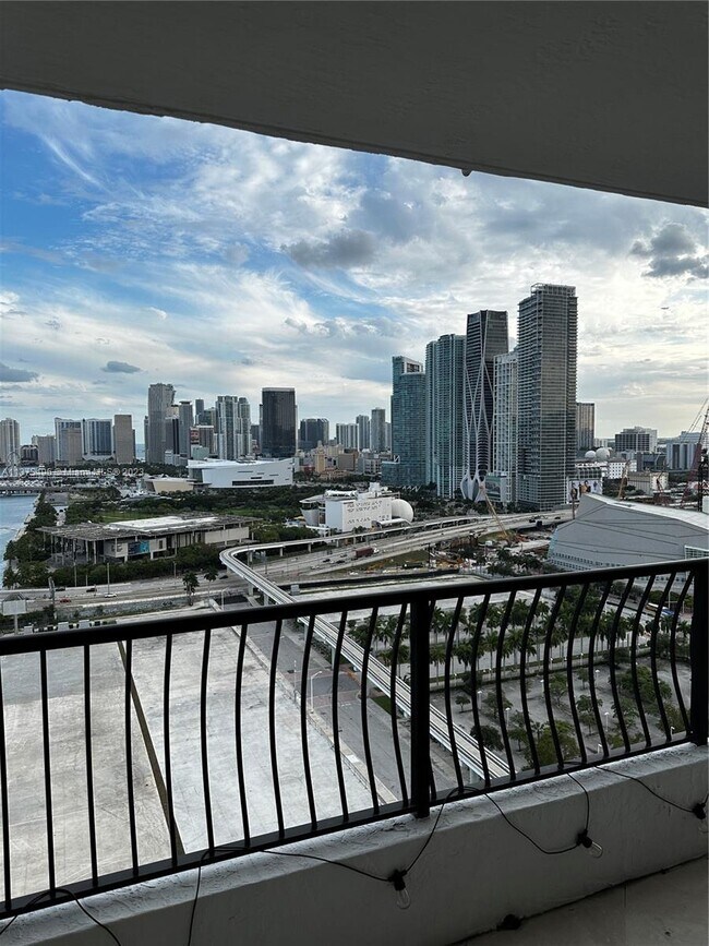 Building Photo - 555 NE 15th St