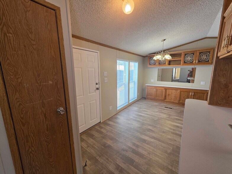 Building Photo - 4461 Beechwood St