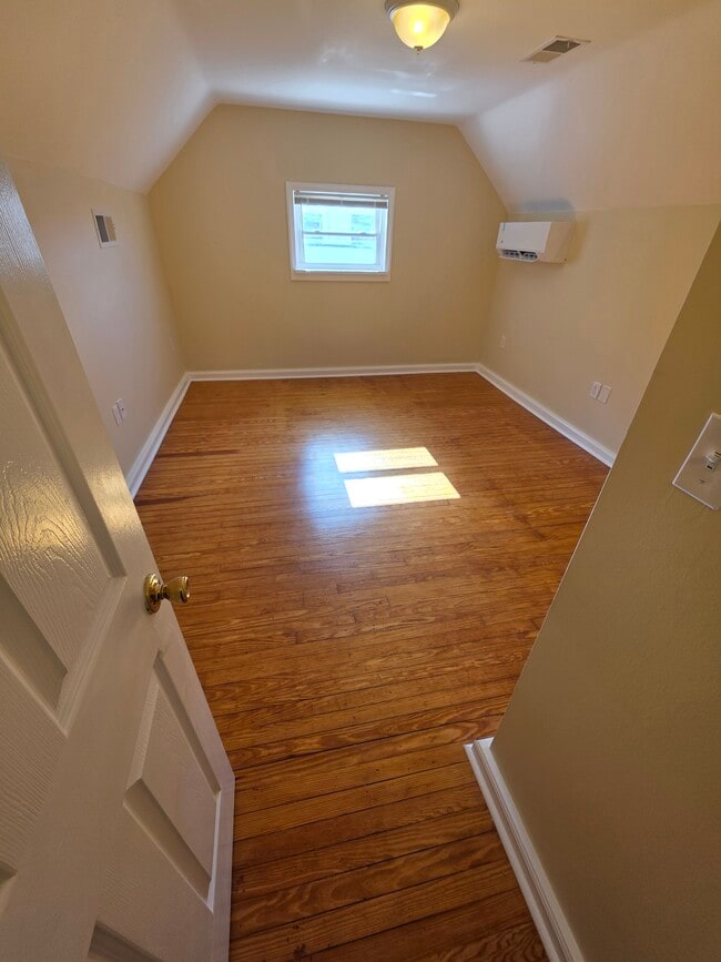 Building Photo - 1406 Montgomery Rd