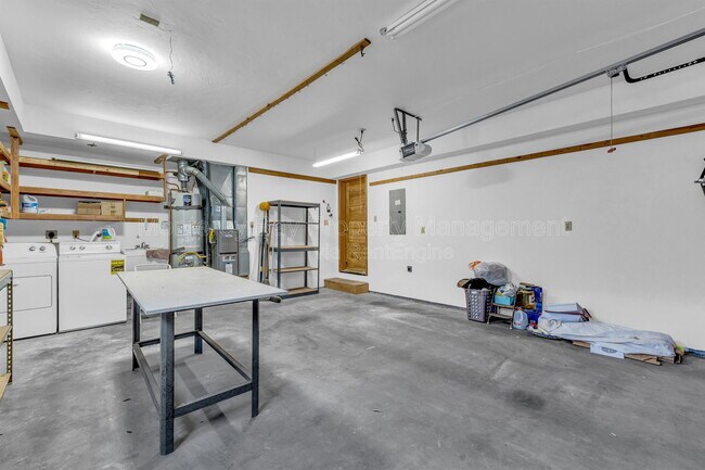 Building Photo - 1231 Funston Ave