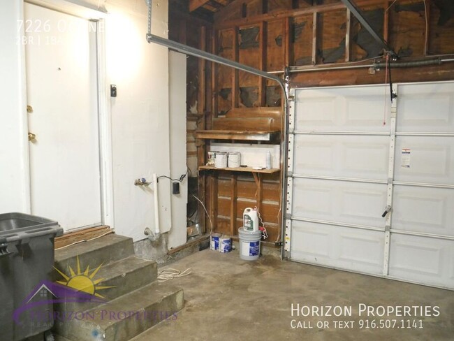 Building Photo - 2 Bed 1 Bath 827 Sq. Ft. Citrus Heights Du...