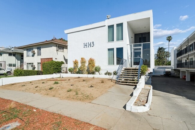 Building Photo - 2 bed 1 Bath Available Now