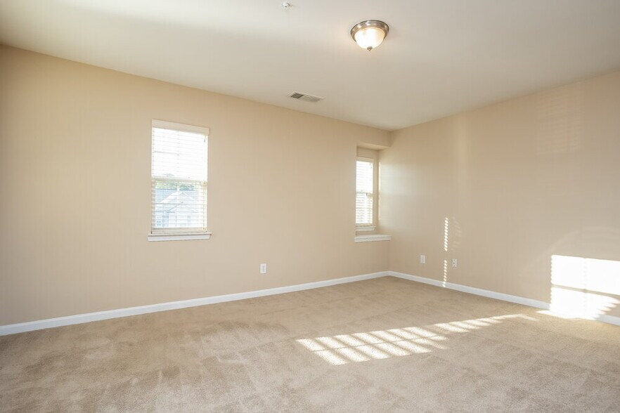 Building Photo - 176 Parkmont Way