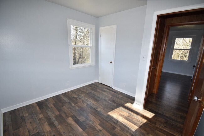 Building Photo - 3 Bedroom Pet Friendly Home For Rent Near ...