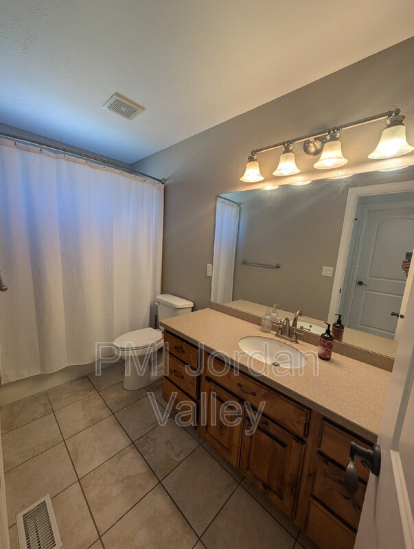 Building Photo - 14457 Gray Fox Dr
