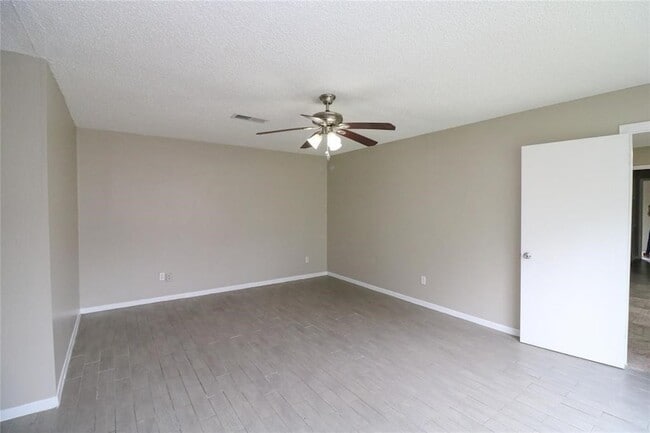 Building Photo - 6111 Briar Glade Dr