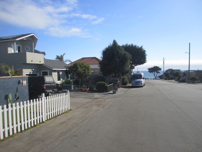 Building Photo - Furnished 2 Bed 1.5 Bathroom in Cayucos!