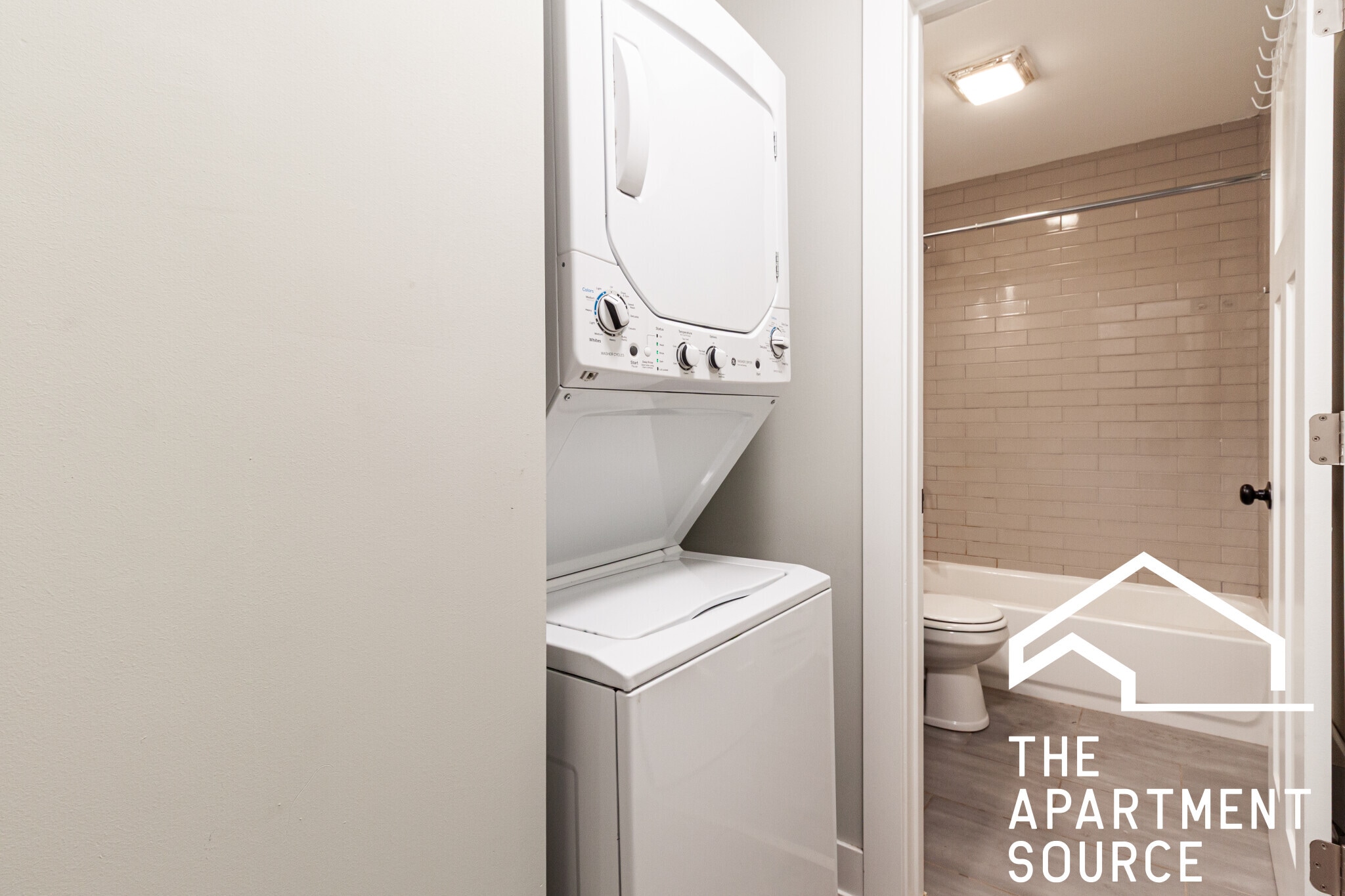 Building Photo - 529 W Surf St