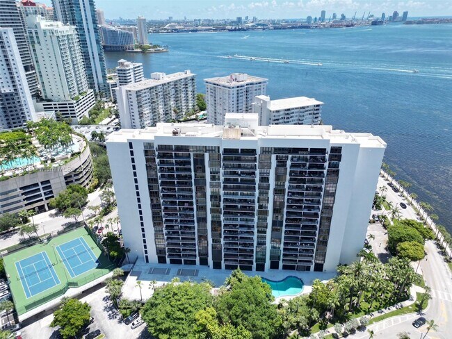Building Photo - 1450 Brickell Bay Dr