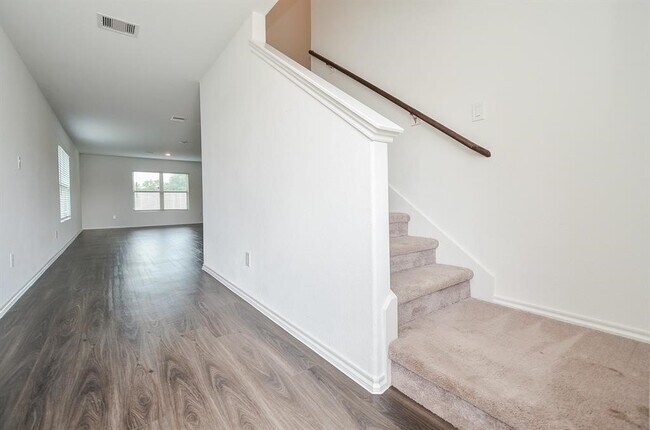 Building Photo - 5434 Logan Dale Dr