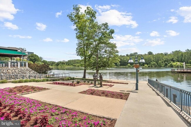 Building Photo - 10706 Symphony Way