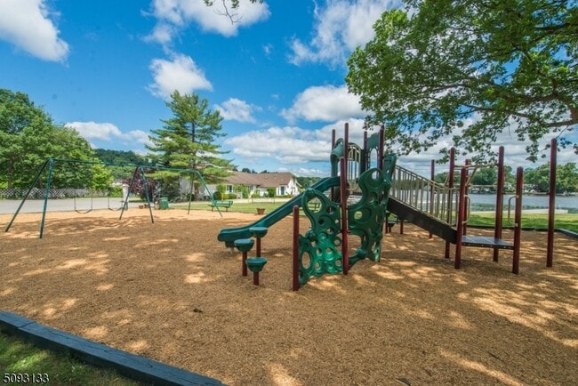 Building Photo - 21 E Shore Rd