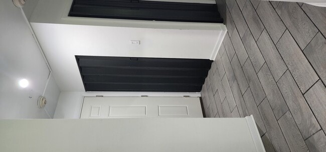 Building Photo - 2300 Beau Monde Ln