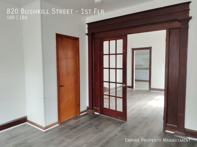 Building Photo - 1st Floor: 1 Bedroom / 1 Bathroom Apartmen...