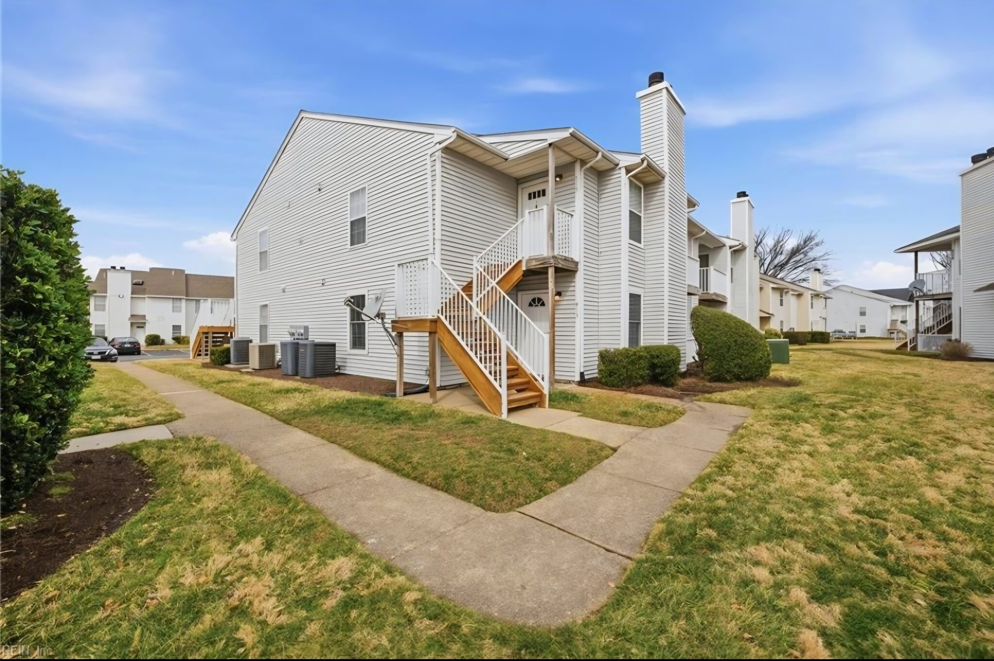 Building Photo - 513 Peak Ct