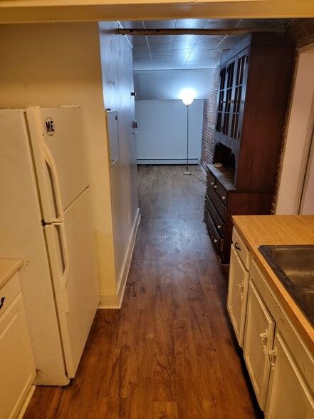 Building Photo - 683 State St