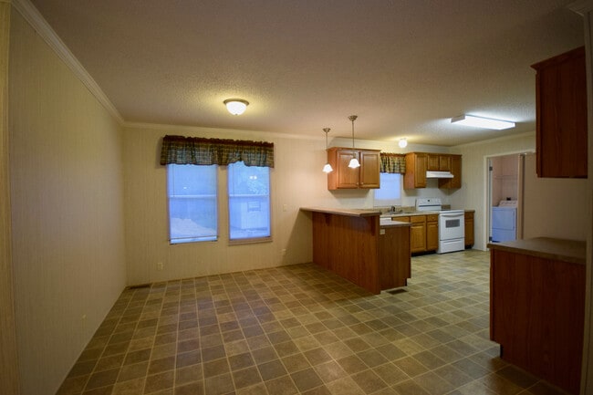 Building Photo - Spacious Home in the Country