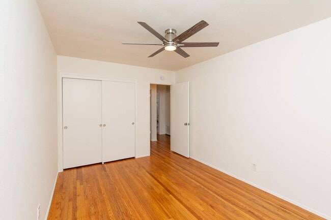 Building Photo - Spacious 2 bedroom / 1 bath home in Pacific Beach / Crown Point!