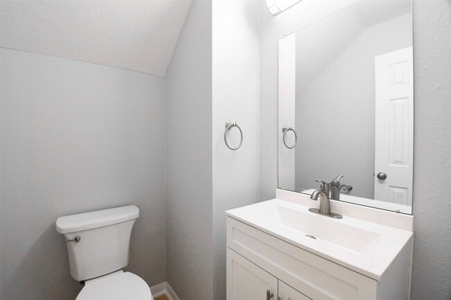 Building Photo - 815 Robins Way