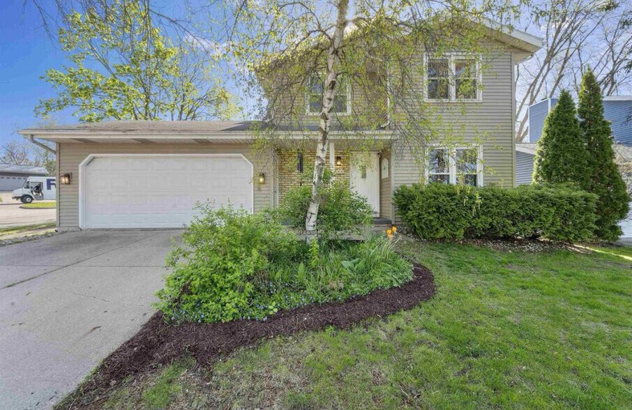 Primary Photo - 5719 Highland Way