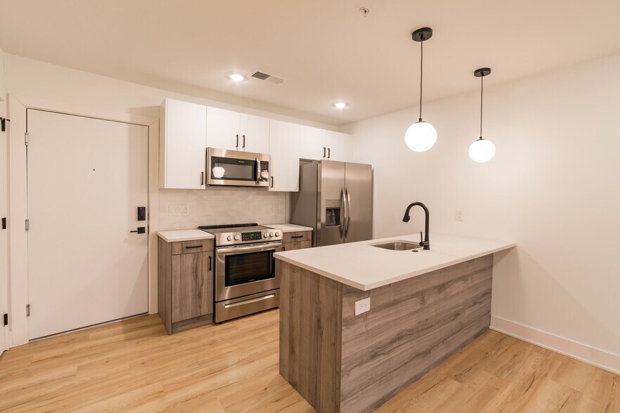 Building Photo - 629 W Girard Ave