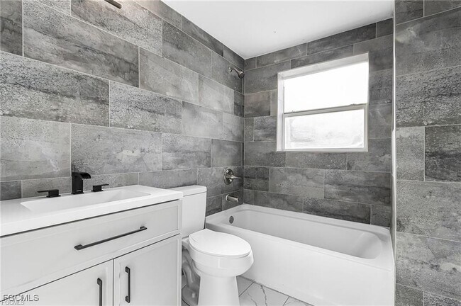 Building Photo - 4472 E Riverside Dr