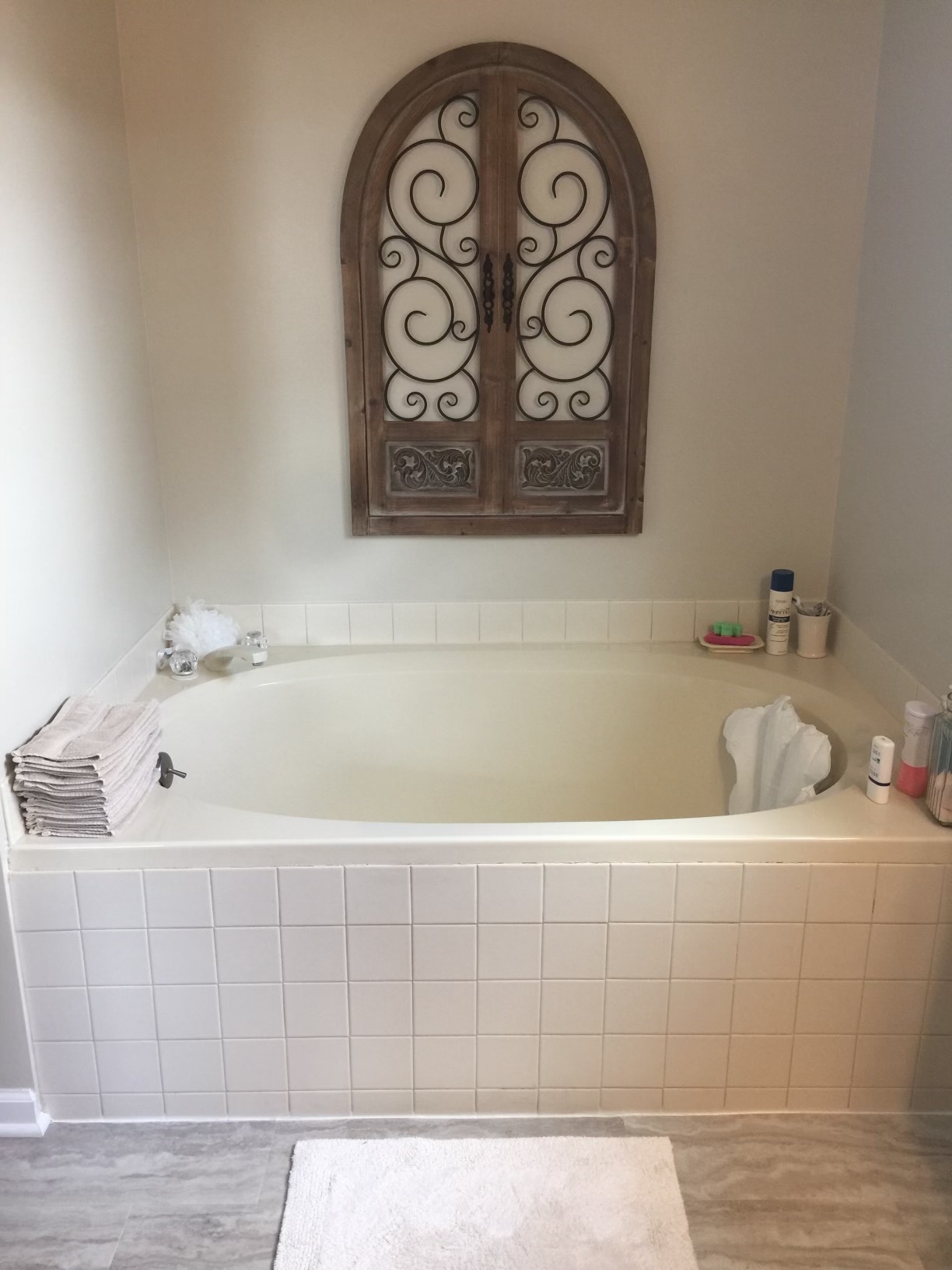 Soaking Tub in Master - 210 Cedar Hill Dr