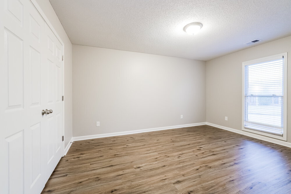 Building Photo - 1855 Oak Springs Dr