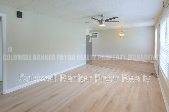 Building Photo - 136 Hickey Cir