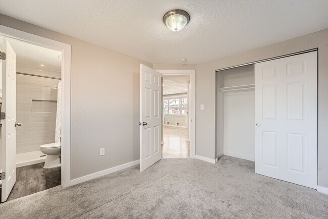 Building Photo - Modern Elegance in West Arvada - Your Drea...