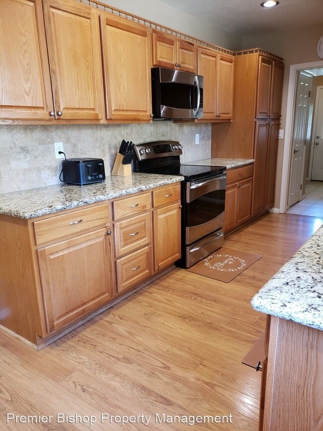 Building Photo - 3 br, 2 bath House - 2750 Highland