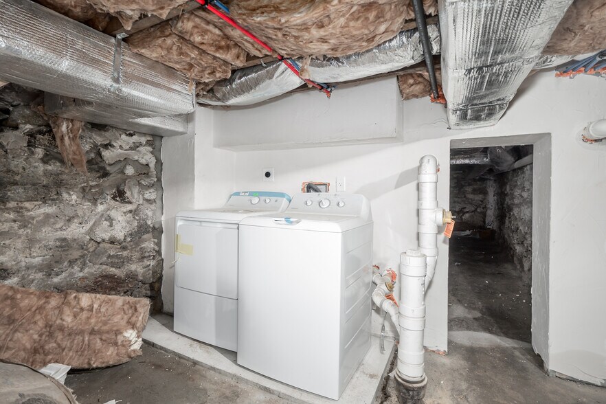 Building Photo - 92 Clinton Place Unit #2