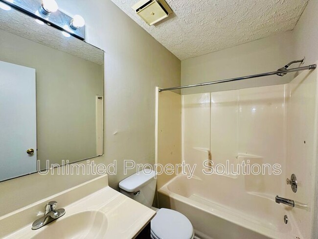 Building Photo - 203 Sunn Aire Ct