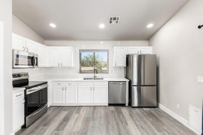 Building Photo - 993 S 239th Dr