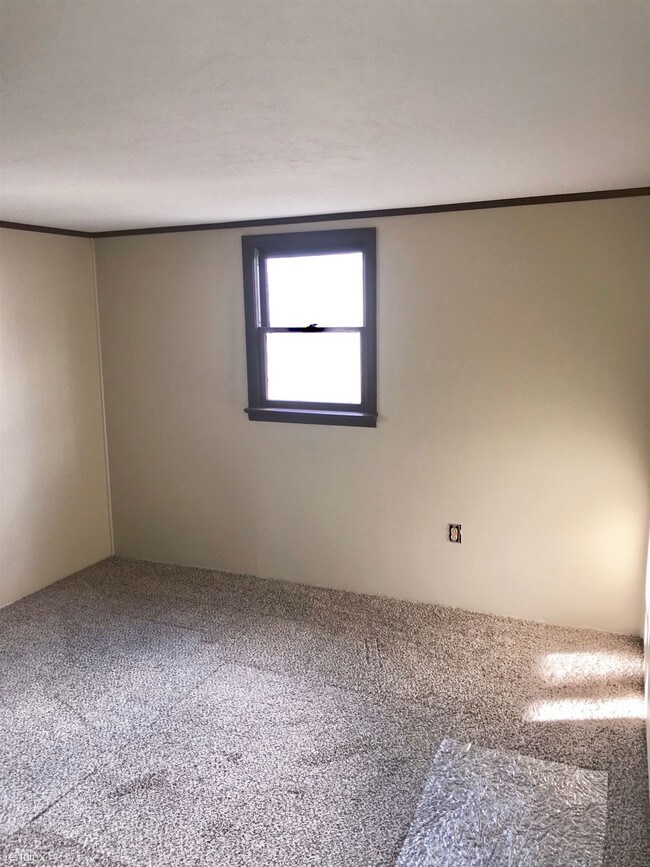 Building Photo - 2 br, 1 bath Apartment - 2 Albert Ln Apt 6 #6