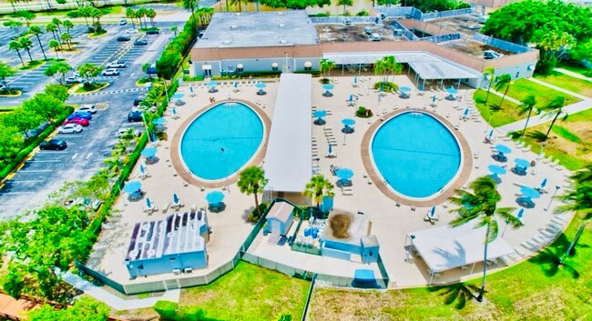 Building Photo - 115 Capri B