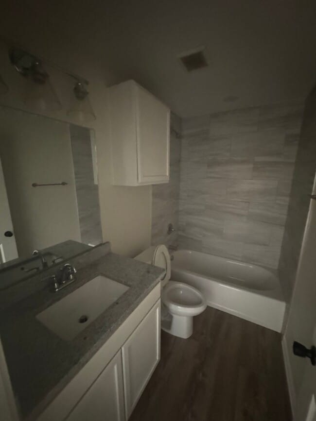 Building Photo - 3 bedroom, 2 bath